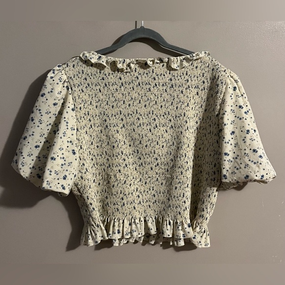 $8❤️Bundled Arula Cream Floral Smocked Top - Picture 6 of 6